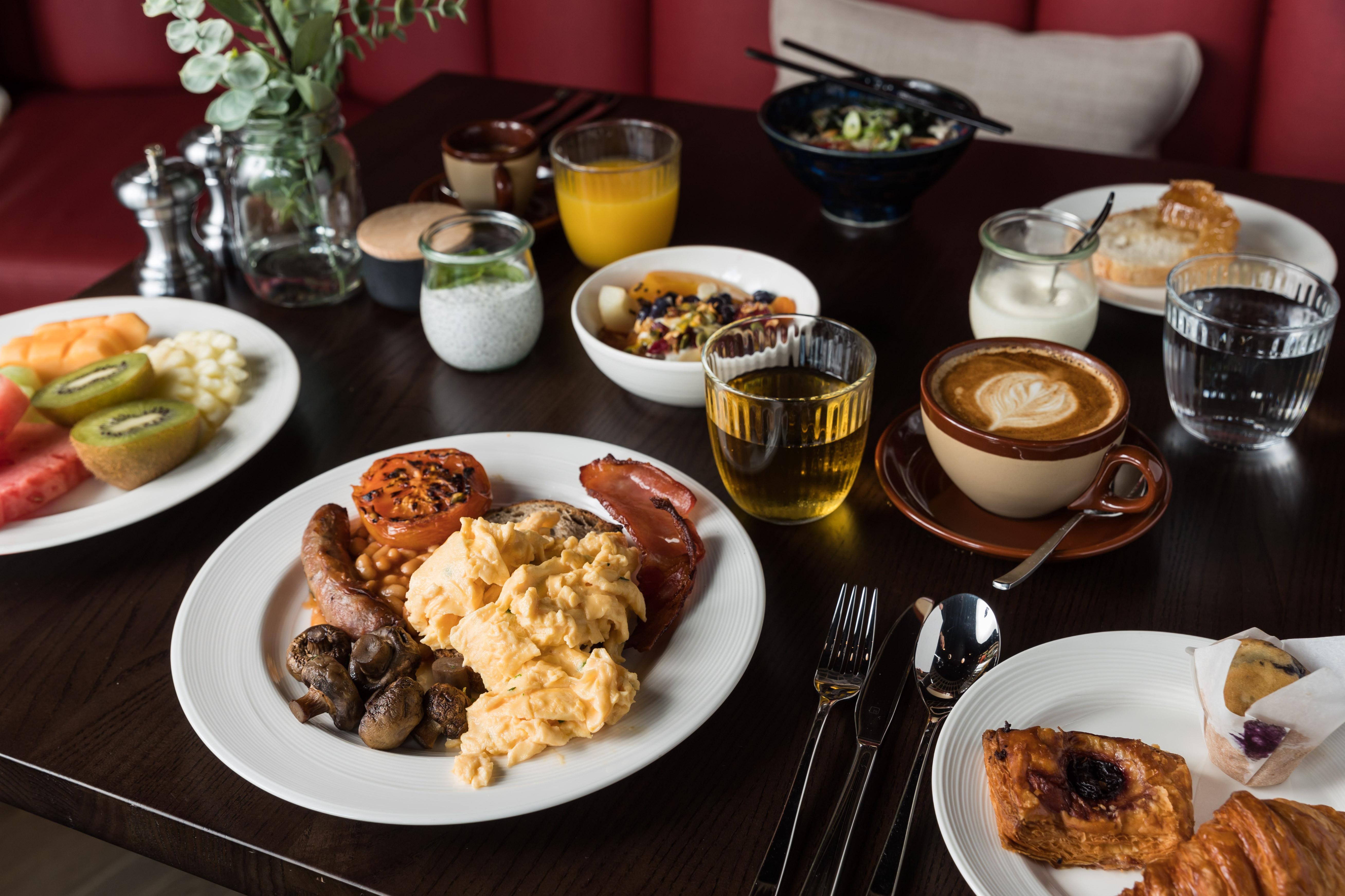 Отель Crystalbrook Bailey Кэрнс Экстерьер фото A breakfast at the restaurant