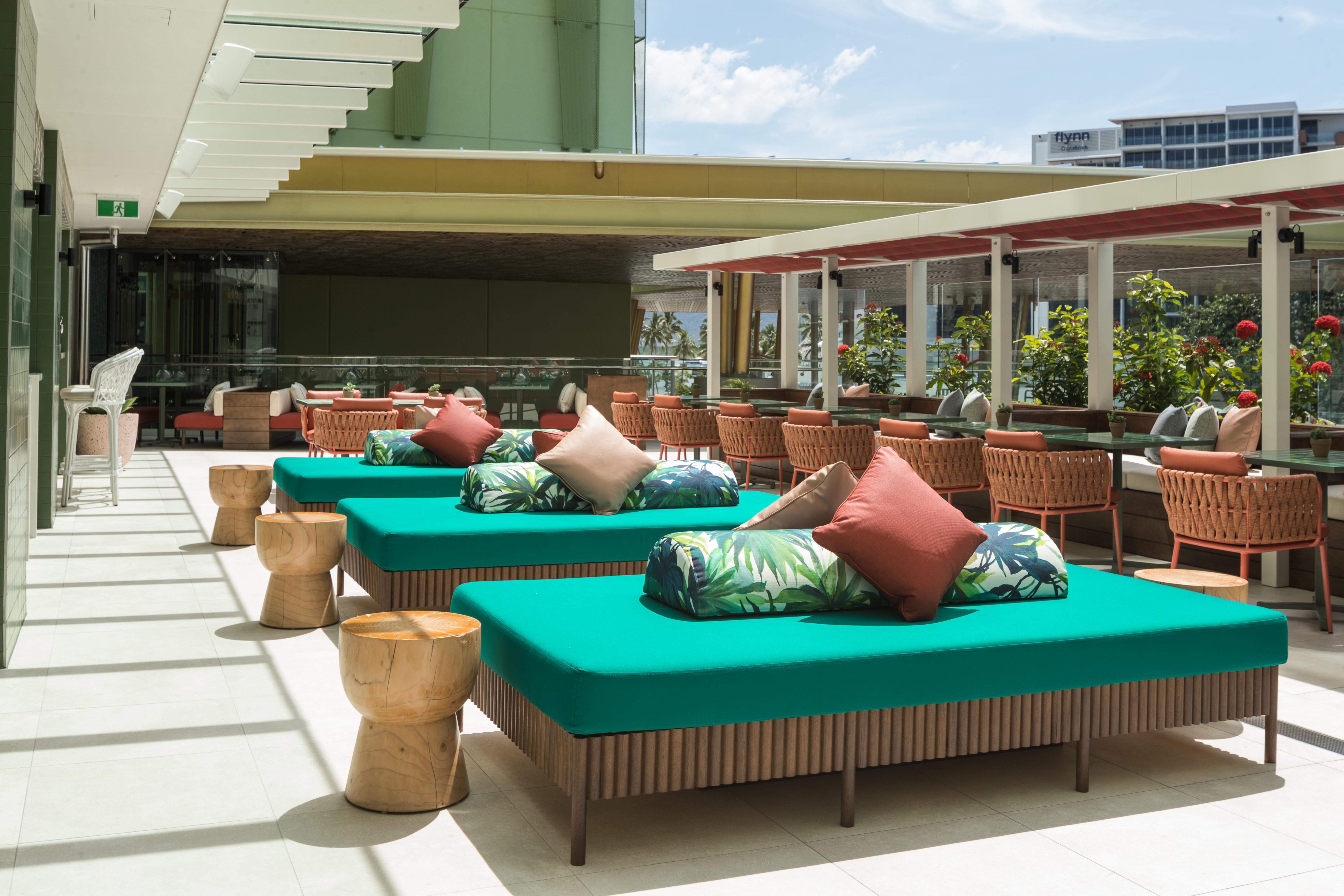 Отель Crystalbrook Bailey Кэрнс Экстерьер фото The rooftop bar at the hotel