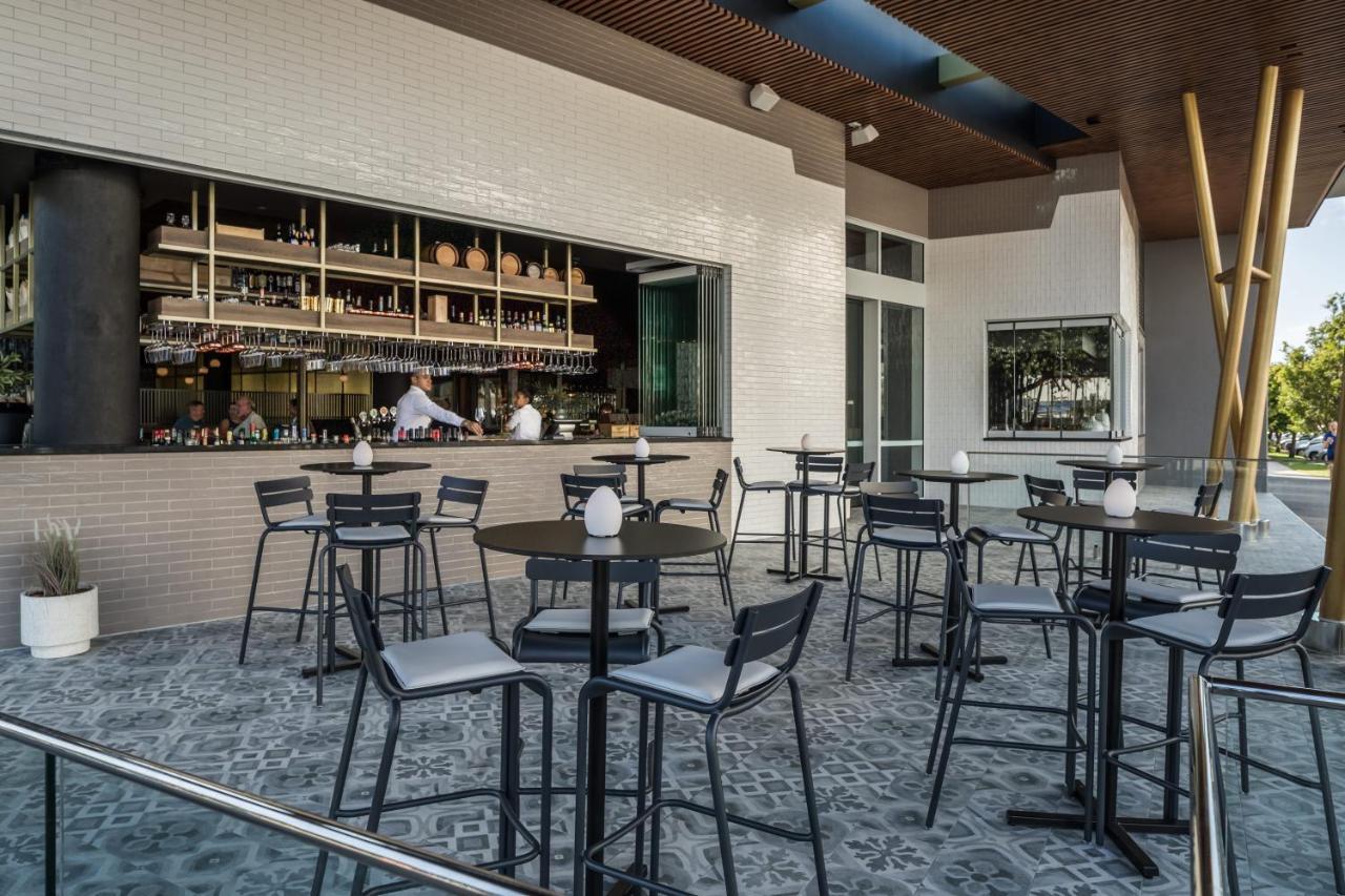 Отель Crystalbrook Bailey Кэрнс Экстерьер фото The bar at the Sky Bar