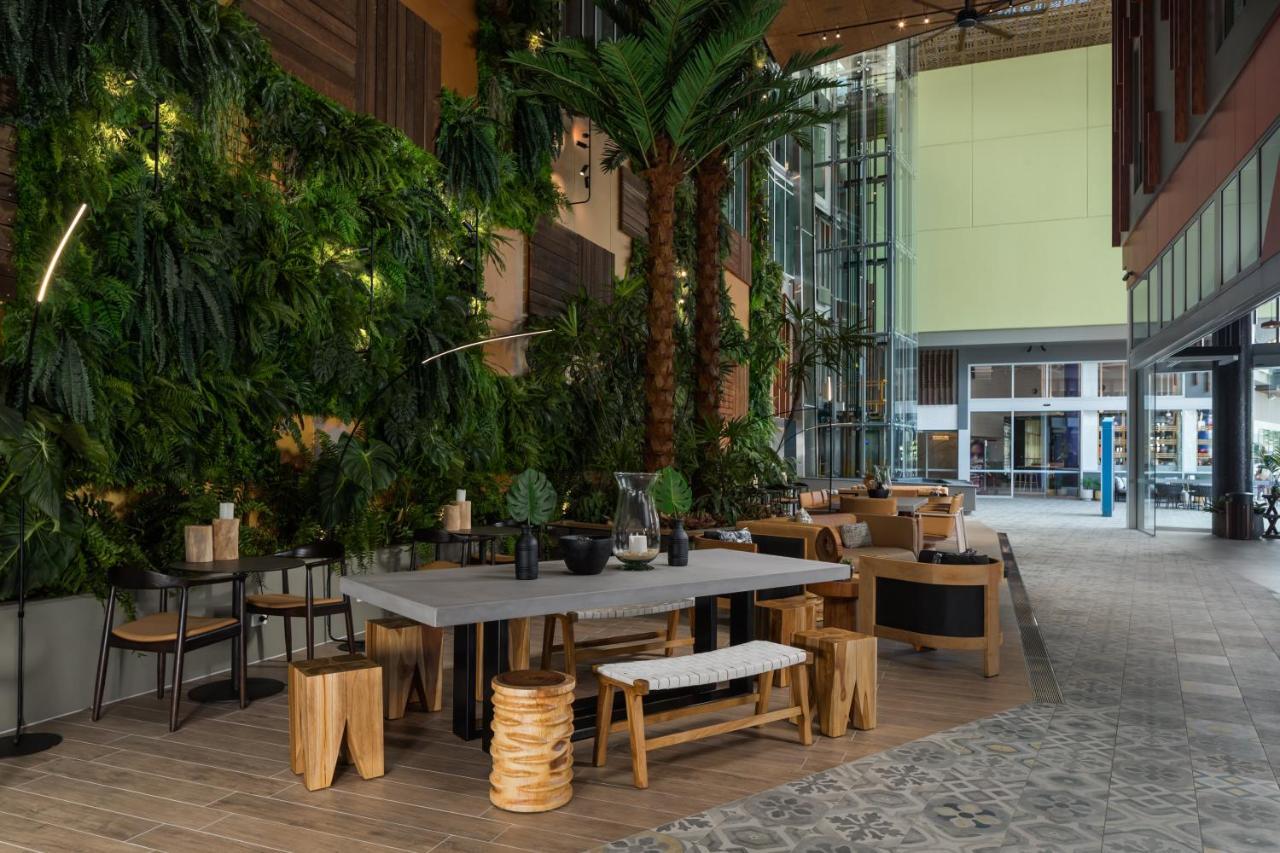 Отель Crystalbrook Bailey Кэрнс Экстерьер фото The interior of the hotel